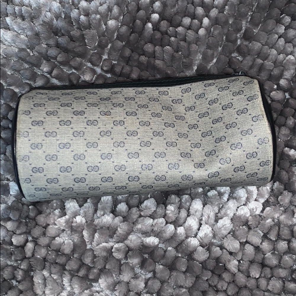 GUCCI VINTAGE ROUND CASE SUPER RARE!! - Picture 2 of 9